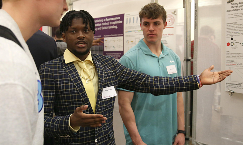 JoJo Carter '25 demonstrates his research on the LOCKR gene editing method.