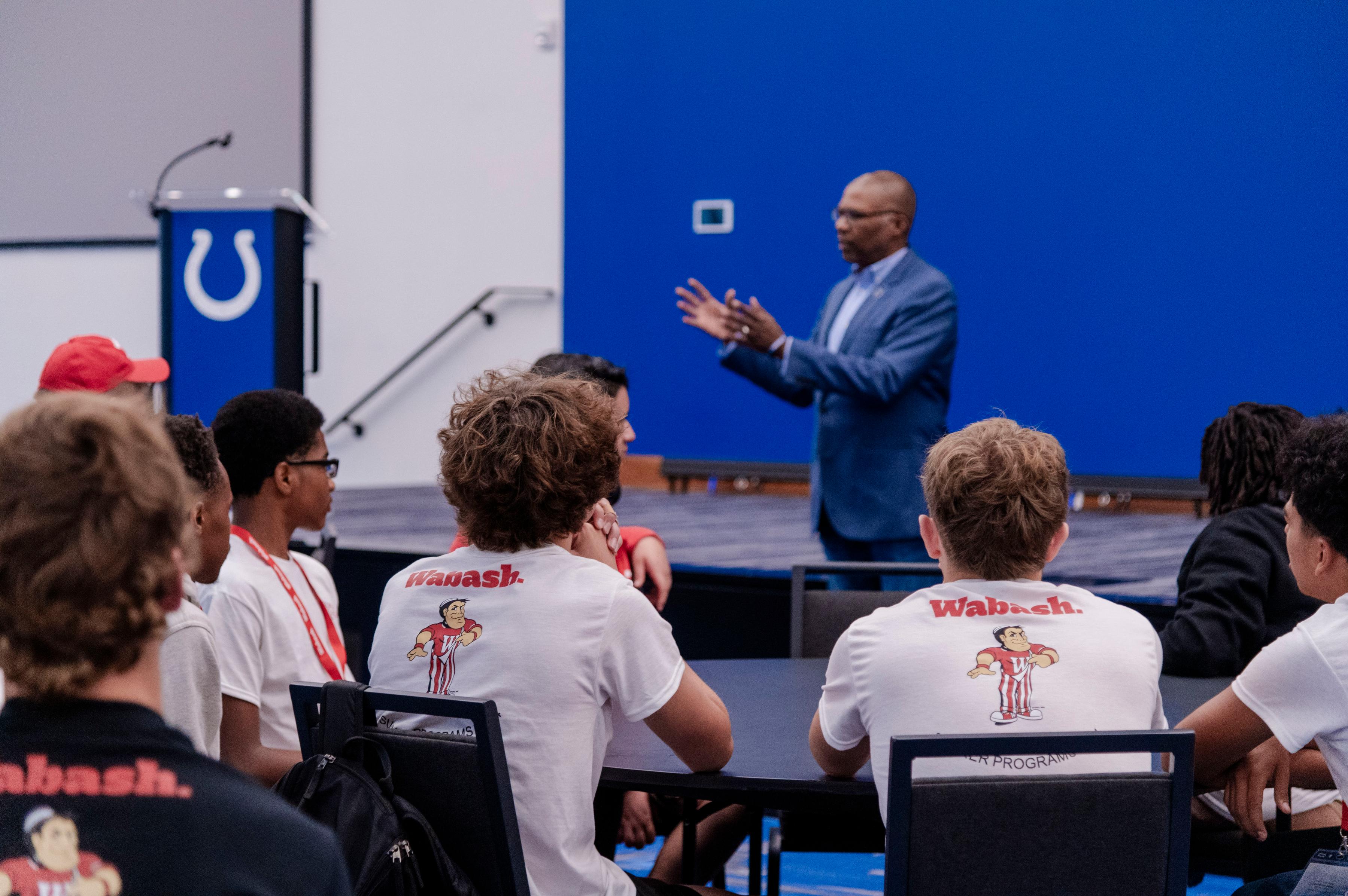 Colts Vice President of Communications and External Relations Connections Steve Campbell ’92 speaks to Playbook for Live students.