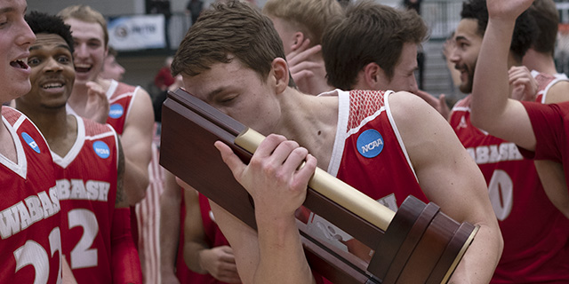 Jack Davidson Earns Jostens Trophy Award for Most Outstanding NCAA DIII Men's  Basketball Player - Wabash College Athletics