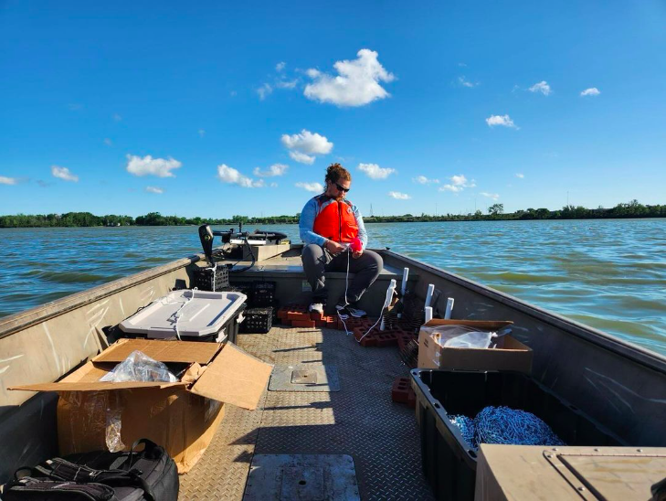 Elijah Greene ’25 spent the summer on the Chesapeake Bay with the marine invasions lab at the Smithsonian Environmental Research Center (SERC).