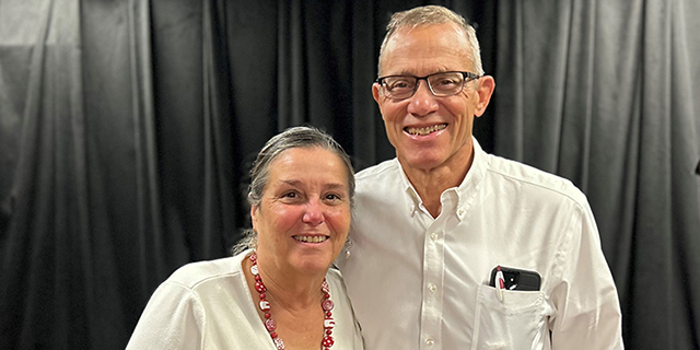 Co-founders of the AMPATH global health network, Dr. Bob ’77 and his wife Lea Anne Einterz.